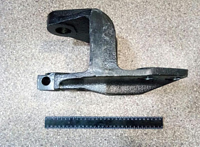 Кронштейн передний (левый) (передней 3-х листовой рессоры) МАЗ-5440,6430 (МАЗ)