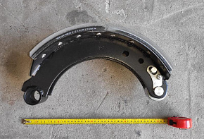 Колодка тормозная в сборе левая (ширина накладки 160 мм) (ТРИБО)