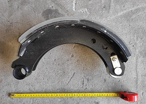 Колодка тормозная в сборе левая (ширина накладки 160 мм толщина 15,5 мм) (ТРИБО) 9919-3501091