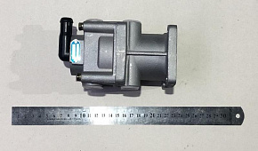 Кран тормозной главный подпедальный Г-обр. штуцер (MR)