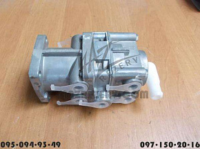 Кран тормозной главный 2-х контурный подпедальный нов.обр Г-обр. штуцер (БЕЛОМО) (8090-3514100)